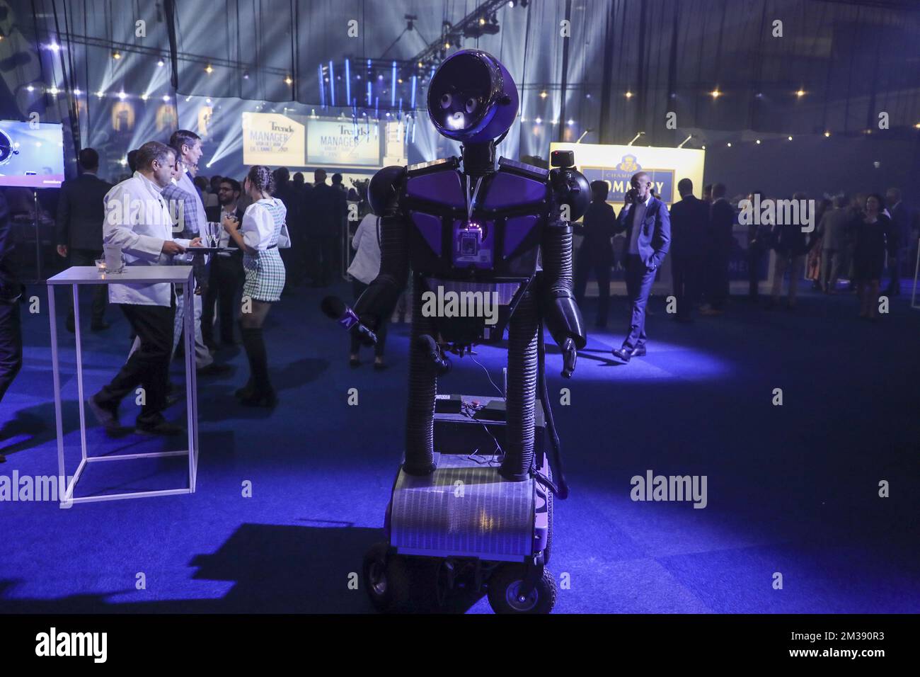 illustration-picture-shows-the-award-ceremony-for-the-manager-of-the