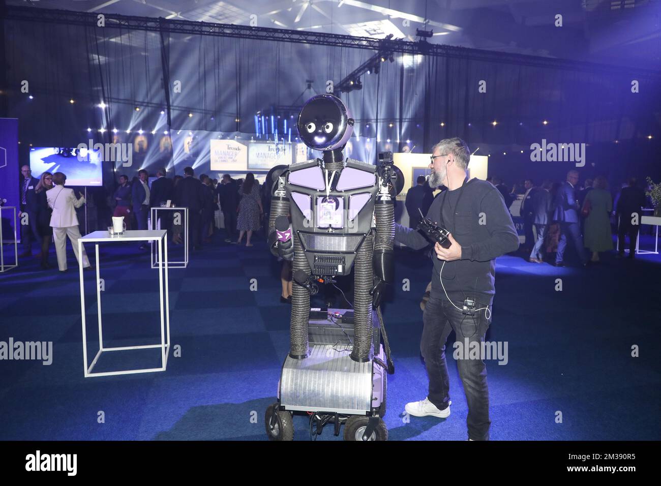 illustration-picture-shows-the-award-ceremony-for-the-manager-of-the