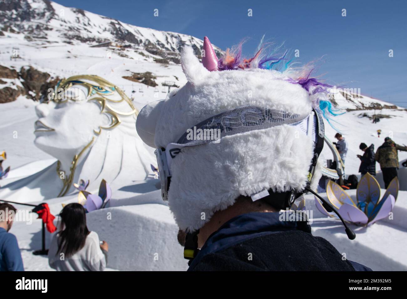 Illustration shows people enjoying the Crystal Garden stage at 2000