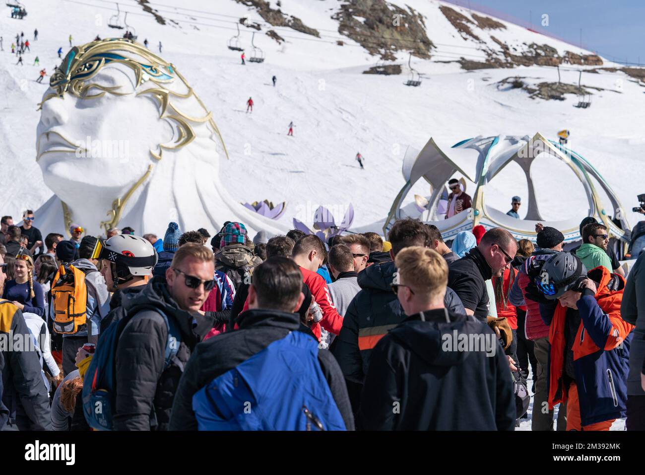 Illustration shows people enjoying the Crystal Garden stage at 2000