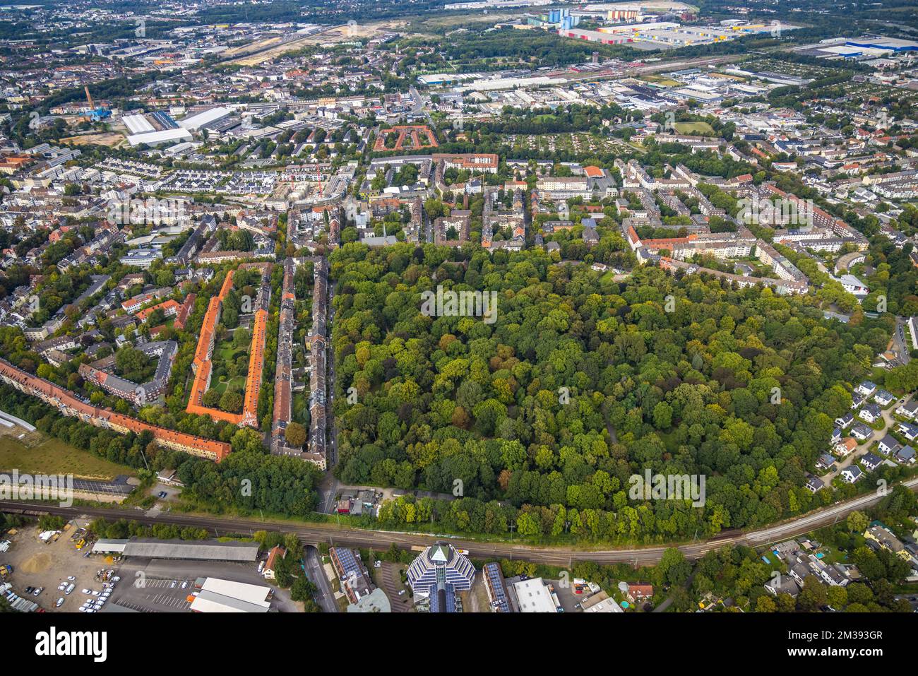 Aerial view, forest area Ostfriedhof with housing estate Düsseldorfer Straße in the district Westfalendamm in Dortmund, Ruhr area, North Rhine-Westpha Stock Photo