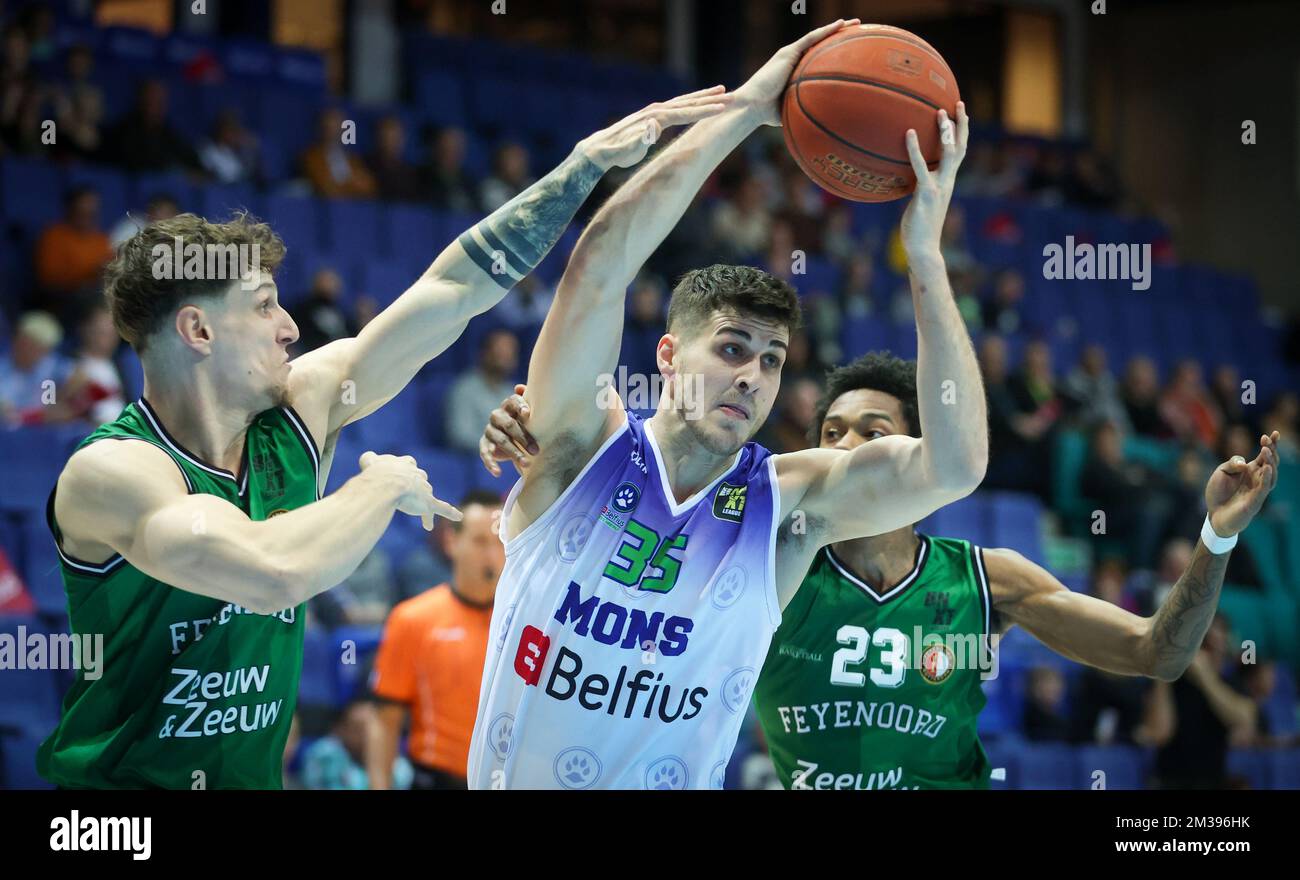 Feyenoord's Mack Bruining and Mons' Payton Henson fight for the ball during  a basketball match between Mons-Hainaut (Belgium) and Zeeuw & Zeeuw  Feyenoord (Netherlands), Friday 25 March 2022, in Mons, on day