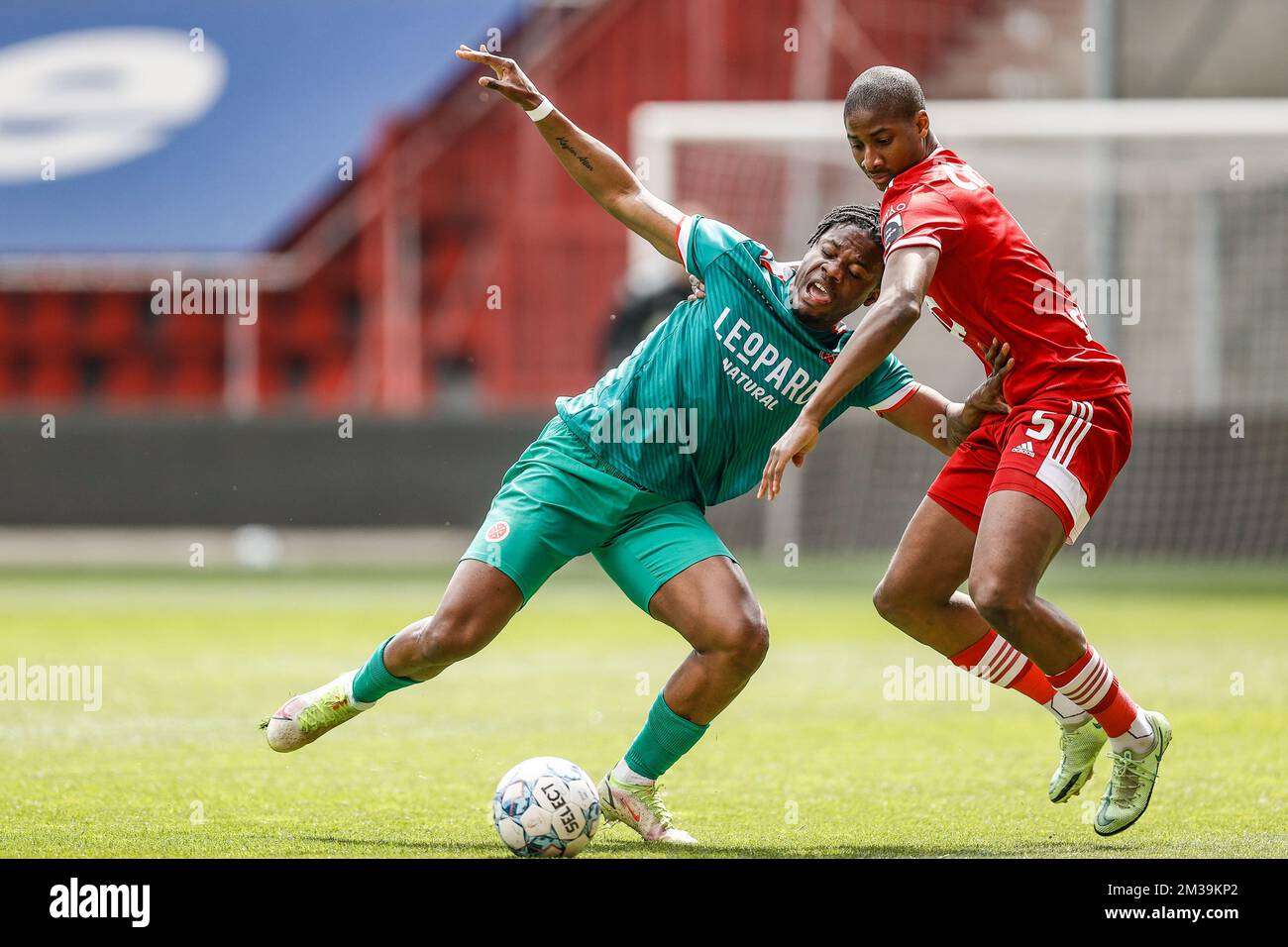 Virton's Aimery Pinga and Standard's Moussa Sissako fight for the ball
