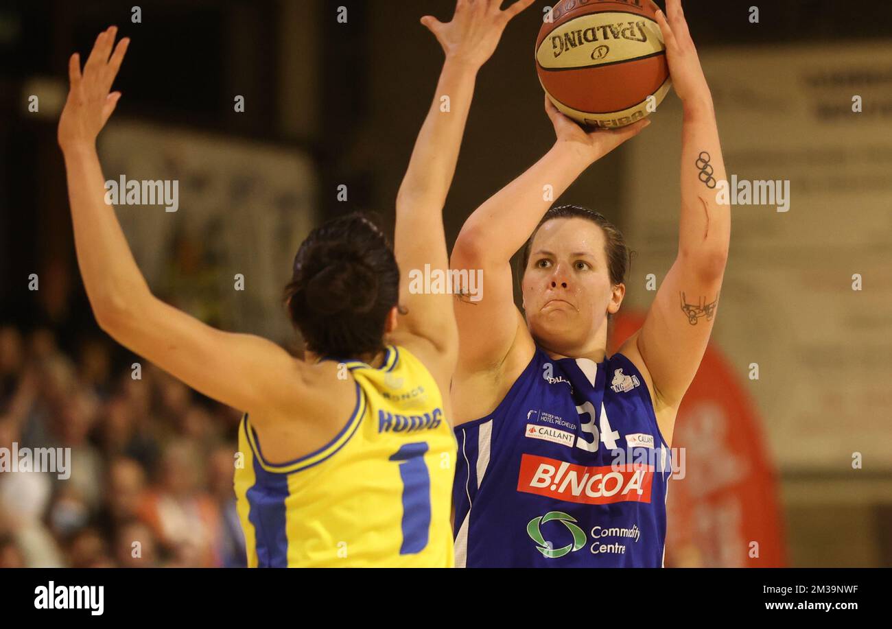 Castors' Aislinn Konig and Mechelen's Billie Massey fight for the ball  during the basketball match between Castors Braine and Kangoeroes Mechelen,  Tuesday 26 April 2022 in Braine-L'Alleud, second game (out of 3)