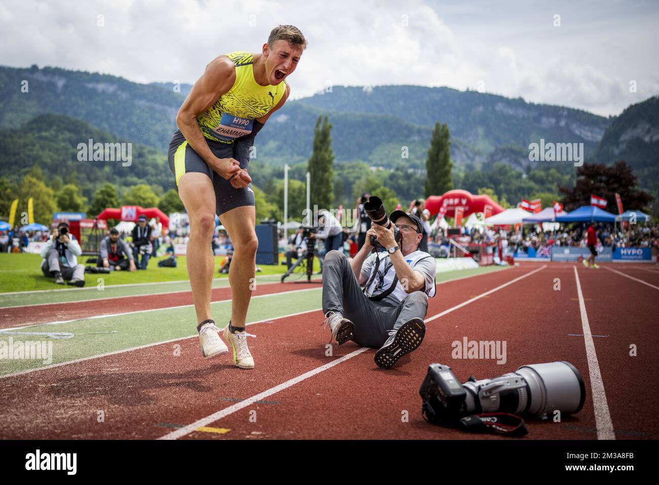 Suisse Simon Ehammer celebrates after setting a new long jump world