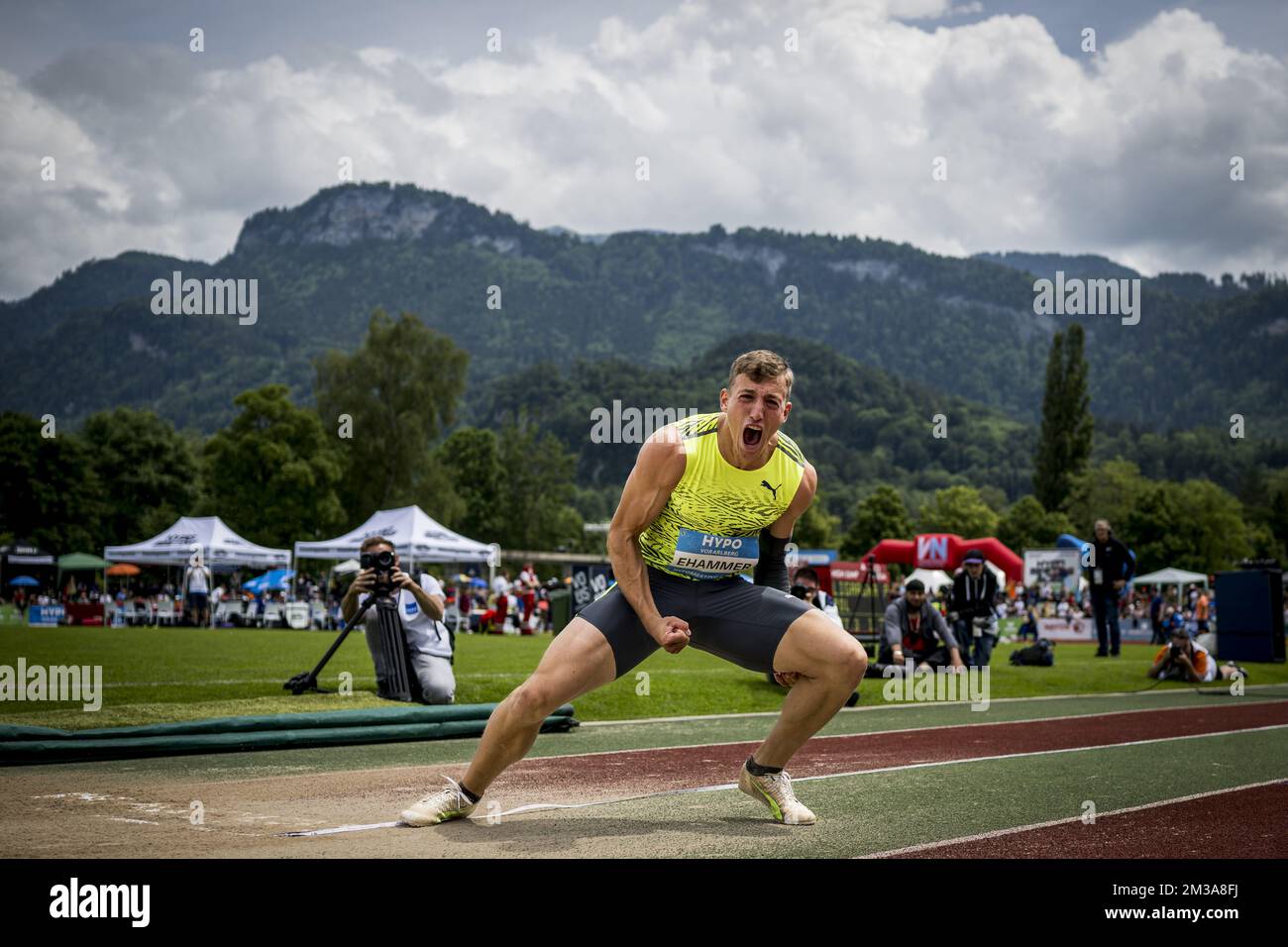 Suisse Simon Ehammer celebrates after setting a new long jump world