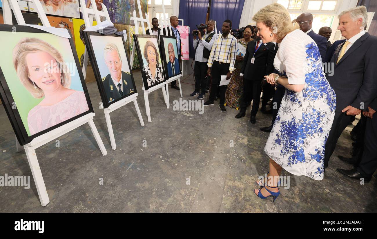 Queen Mathilde of Belgium and King Philippe - Filip of Belgium meet artists at a sculpture and painting workshop at the Academie des Beaux-Arts, during an official visit of the Belgian Royal couple to the Democratic Republic of Congo, Thursday 09 June 2022, in Kinshasa. The Belgian King and Queen will be visiting Kinshasa, Lubumbashi and Bukavu from June 7th to June 13th. BELGA PHOTO NICOLAS MAETERLINCK  Stock Photo