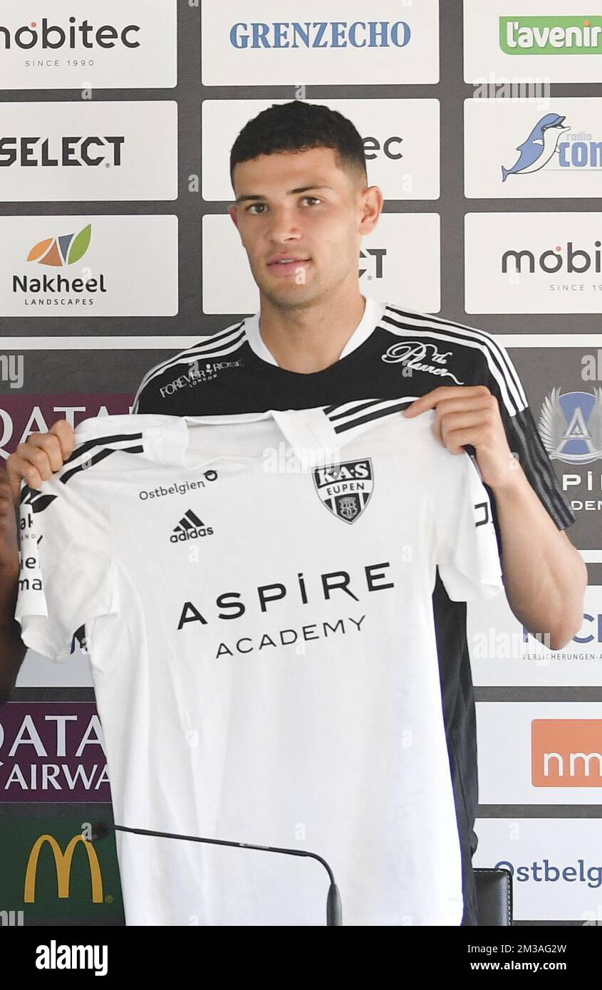Eupen's new player Isaac Christie-Davies talks to the press after a training session ahead of the 2022-2023 season, of Belgian first division soccer team KAS Eupen, Tuesday 14 June 2022 in Eupen. BELGA PHOTO JOHN THYS Stock Photo