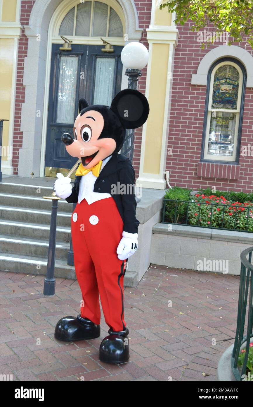 Mickey mouse lamp hi-res stock photography and images - Alamy