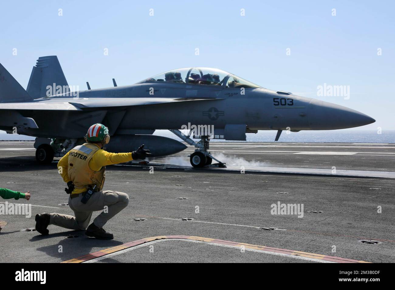 PACIFIC OCEAN (Sept. 24, 2022) Lt. Cmdr. Ryan Mills, from Augusta, Ga., signals an EA-18G Growler, assigned to the “Vikings” of Electronic Attack Squadron (VAQ) 129, as it launches from the flight deck of the Nimitz-class aircraft carrier USS Abraham Lincoln (CVN 72). Abraham Lincoln is underway conducting routine operations in U.S. 3rd Fleet. (U.S. Navy photo by Mass Communication Specialist 3rd Class Madison Cassidy) Stock Photo