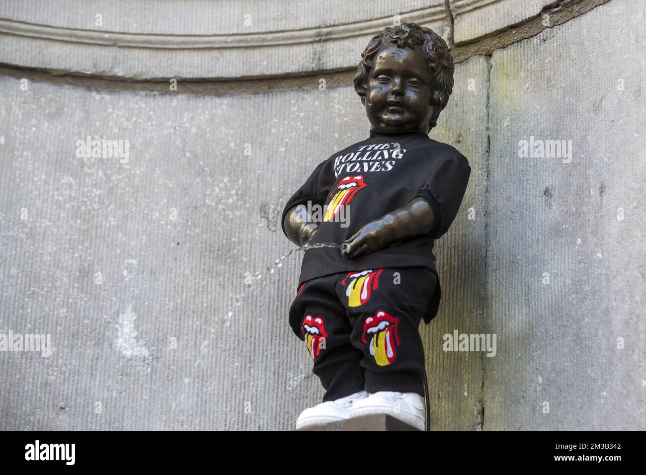 Illustration picture shows a ceremony for the presentation of a Rolling Stones costume for the iconic Manneken Pis statue in the city center of Brussels, Saturday 09 July 2022. On Monday 11 July, the Rolling Stones perform in Brussels, as part of their 'Sixty Tour'. BELGA PHOTO NICOLAS MAETERLINCK Stock Photo