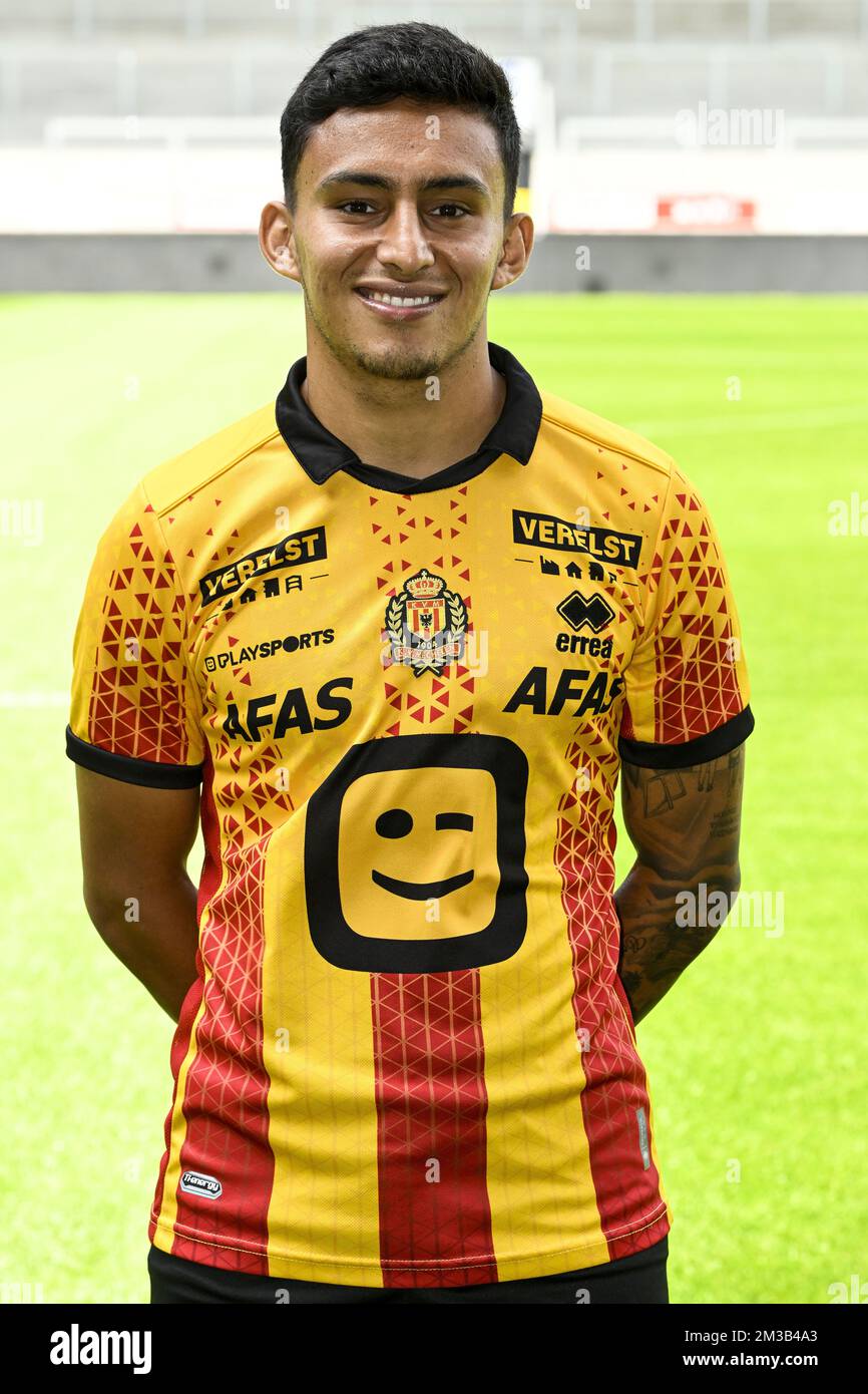 Mechelen's Hernandez poses for the photographer, at the 20222023