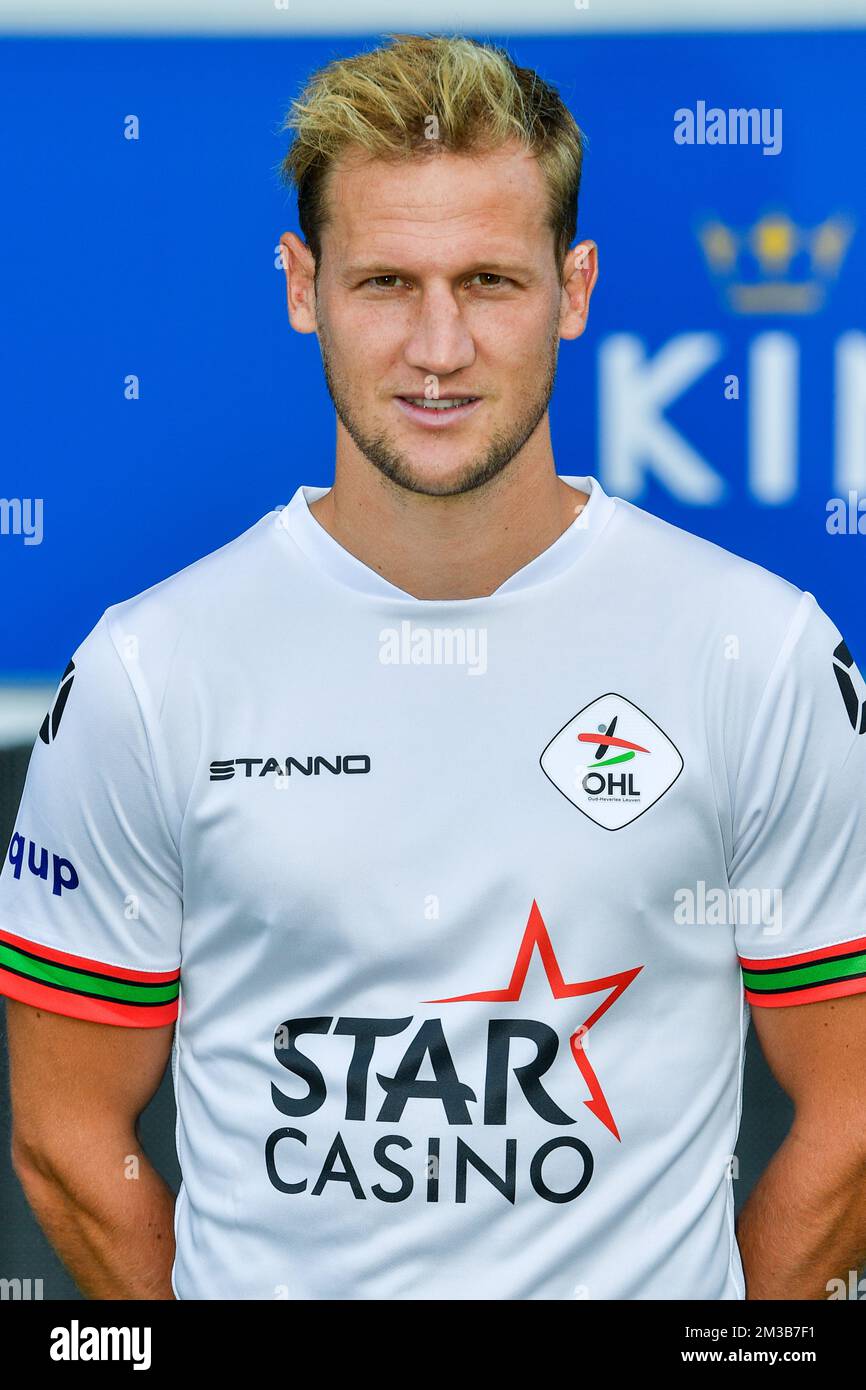 OHL's Joren Dom poses for the photographer at the 20222023 season