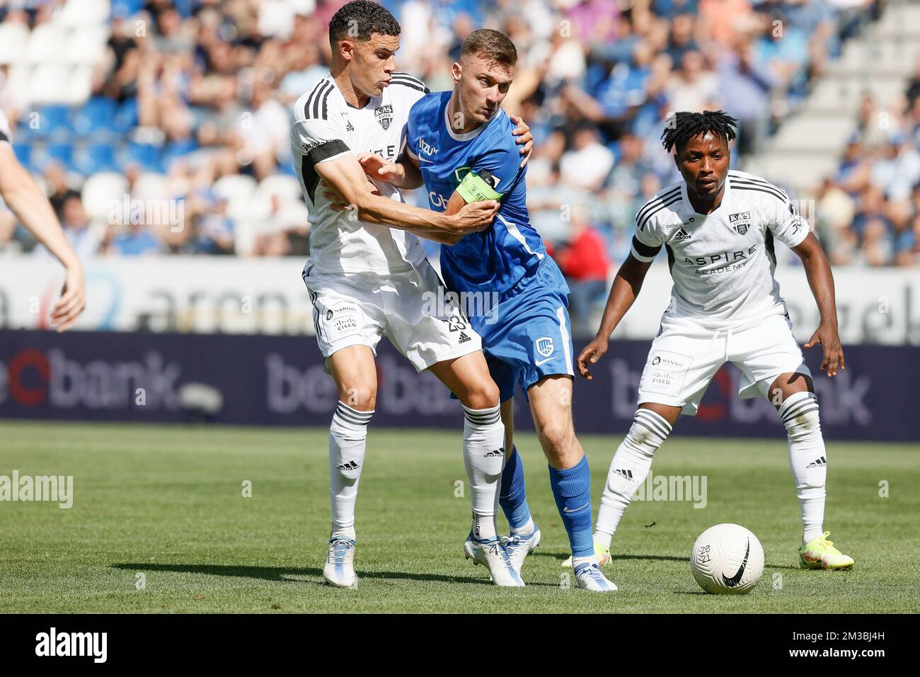Eupen's Isaac Christie-Davies and Genk's Bryan Heynen fight for the ball during a soccer match between KRC Genk and KAS Eupen, Saturday 06 August 2022 in Genk, on day 3 of the 2022-2023 'Jupiler Pro League' first division of the Belgian championship. BELGA PHOTO BRUNO FAHY Stock Photo