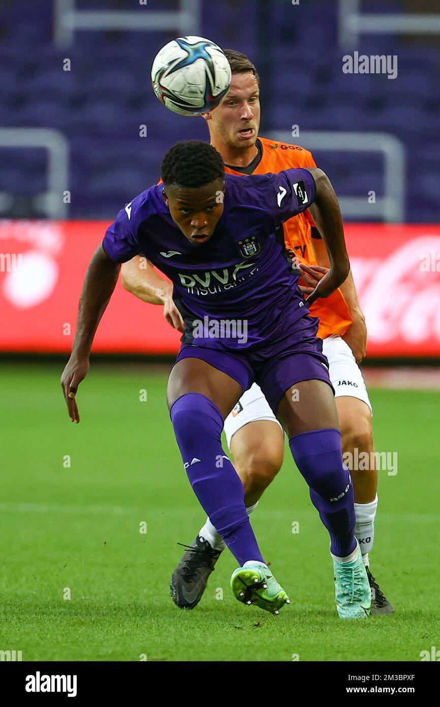 RSCA Futures' Simion Michez and Deinze's Dylan De Belder fight for the ball  during a soccer match between RSC Anderlecht Futures and KMSK Deinze,  Sunday 14 August 2022 in Anderlecht, on day