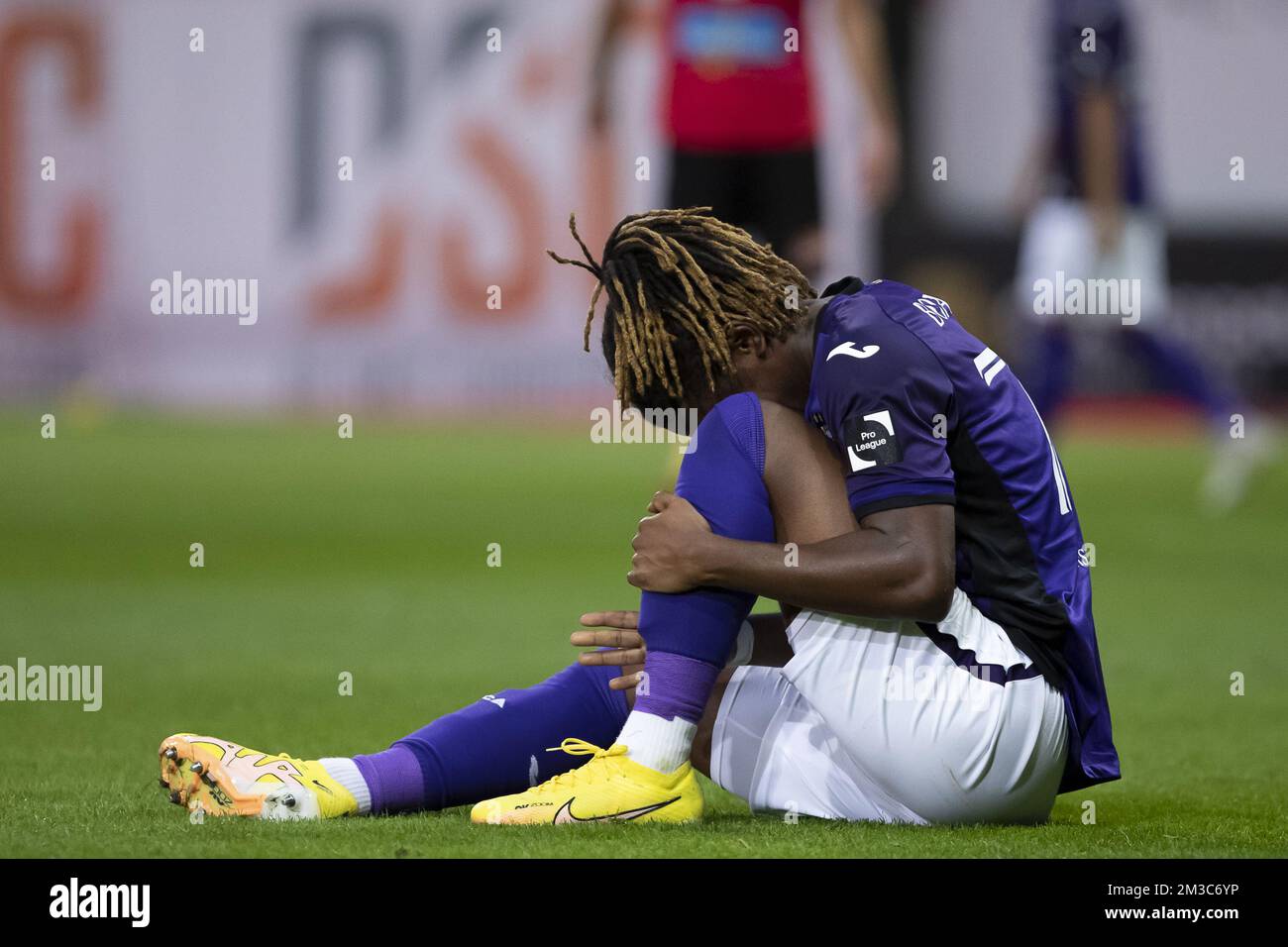 Deinze's Gaetan Hendrickx and RSCA Futures' Agyei Enock fight for the ball  during a soccer match between RSC Anderlecht Futures and KMSK Deinze,  Sunday 14 August 2022 in Anderlecht, on day 1