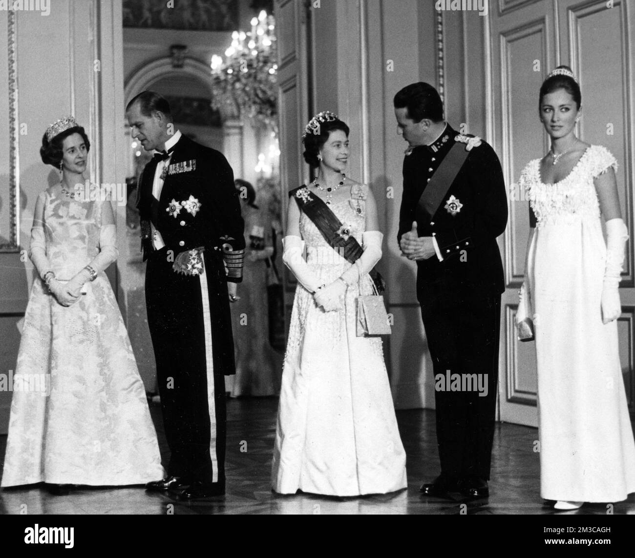 19660509 - BRUSSELS, BELGIUM (FILE) : This file picture dated 9 May 1966 is about United Kingdom sovereigns visit to Belgium. Belgian sovereigns offered a gala dinner in honour of Queen Elisabeth II and her husband, the Duke of Edinburgh. On this picture : Prince Philip of United Kingdom, Baudouin of Belgium, Queen Elizabeth II of United Kingdom, Queen Fabiola of Belgium and Princess Paola. BELGA PHOTO ARCHIVES Stock Photo