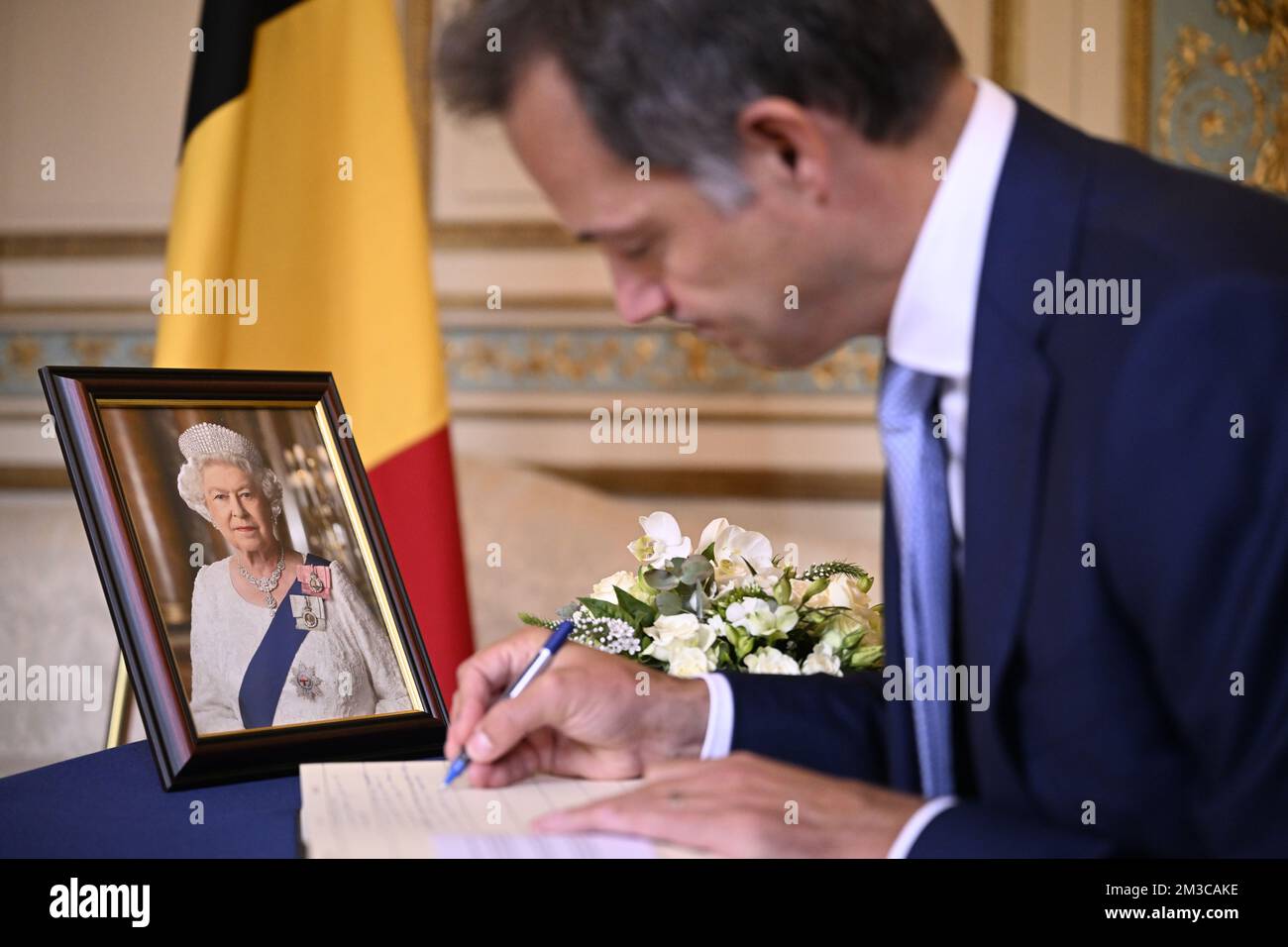 Prime Minister Alexander De Croo pictured signing the condolences