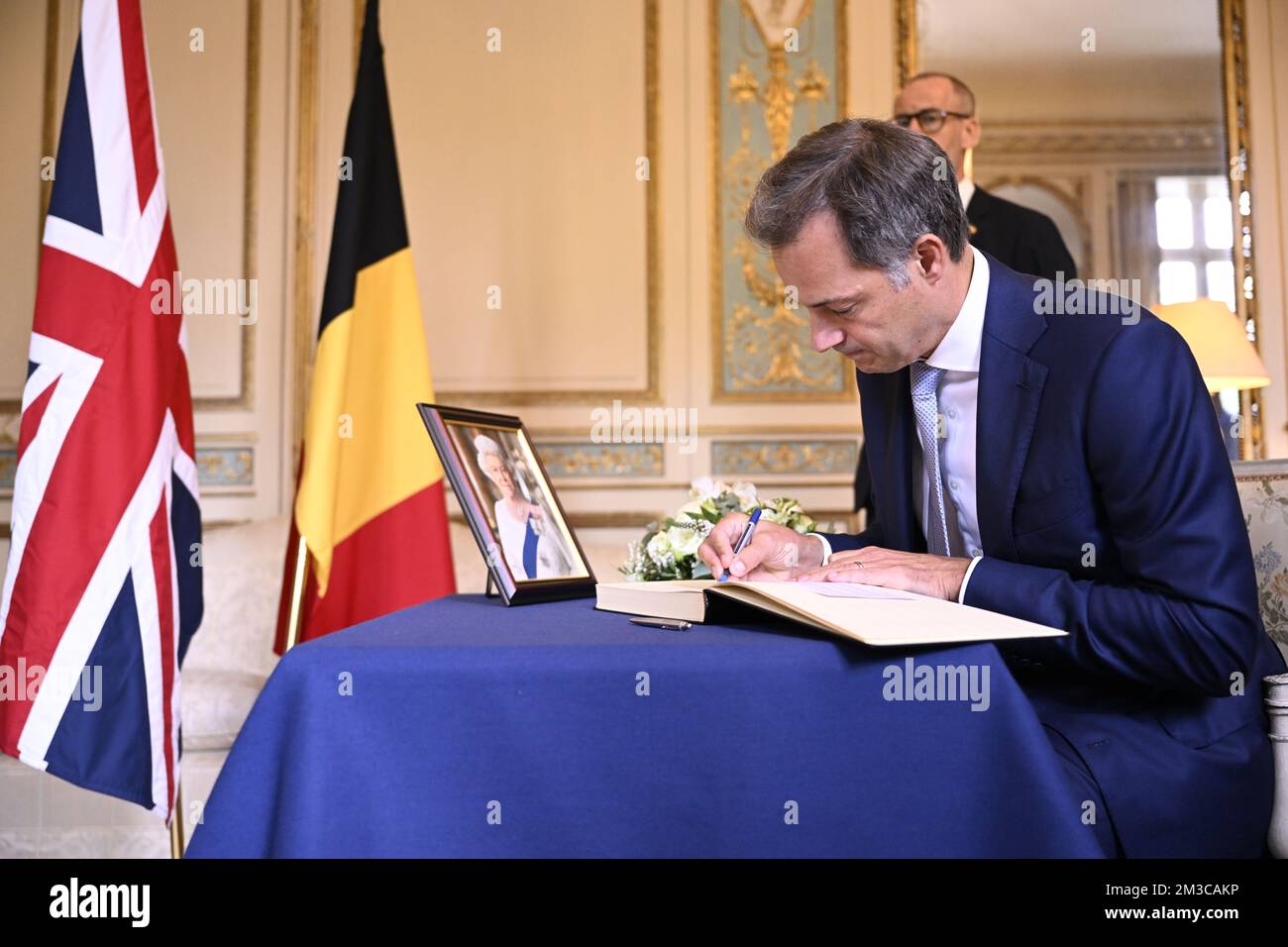 Prime Minister Alexander De Croo pictured signing the condolences