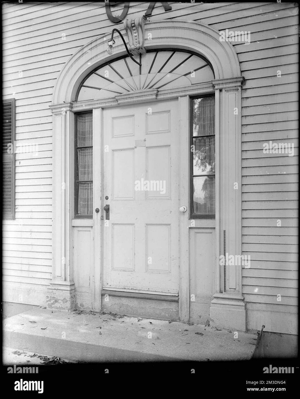Kingston, Rhode Island, exterior detail, door, J. Hagadorn Wells house