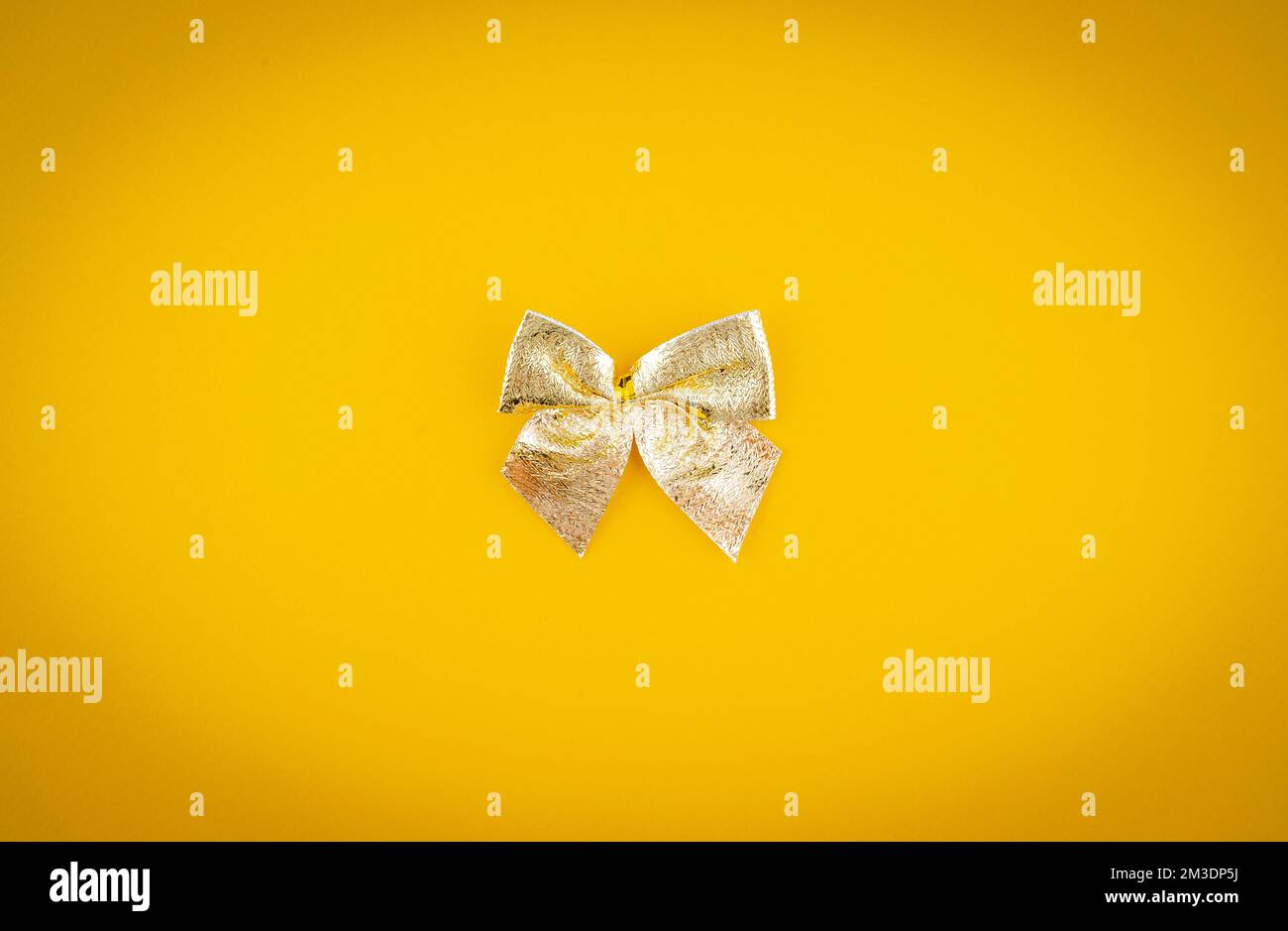 Vector golden bow hi-res stock photography and images - Alamy