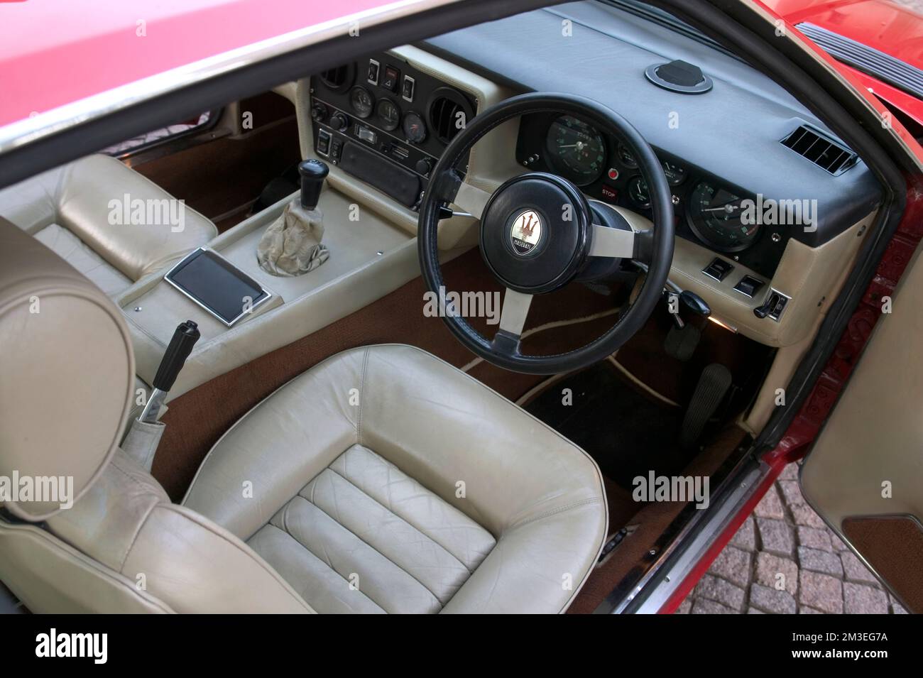 1978 Maserati Khamsin Interior And Dashboard Stock Photo Alamy 1978-maserati-khamsin-interior-and-dashboard-stock-photo-alamy