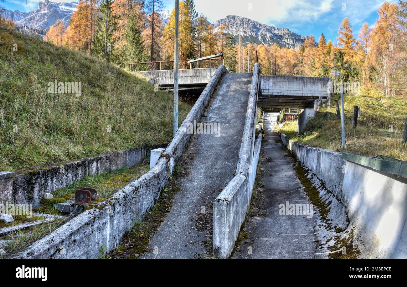 Cortina d’Ampezzo, Bobbahn, Start, Anlauf, Rampe, Steil, Geländer ...