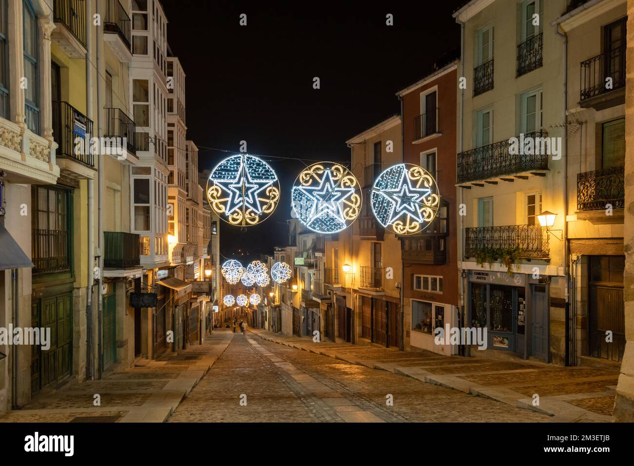 Zamora, calle Balborraz, vestida de Navidad. Una de las calles más bonitas de España. Stock Photo