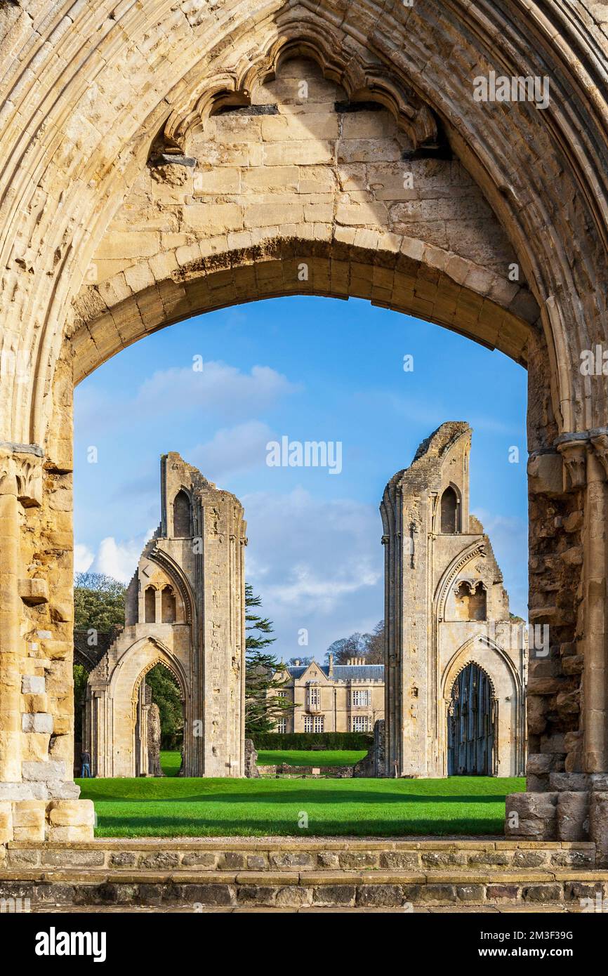 The ruined archways of Glastonbury Abbey, Glastonbury, Somerset, England Stock Photo
