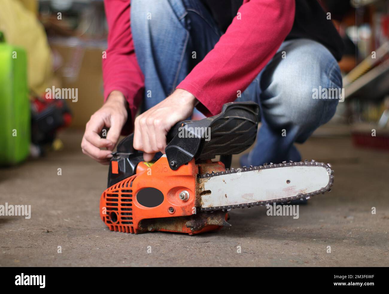 Miniature chainsaw outlet