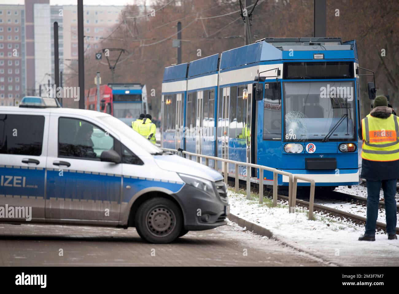 Rostock, Germany. 15th Dec, 2022. DEKRA and RSAG employees investigate