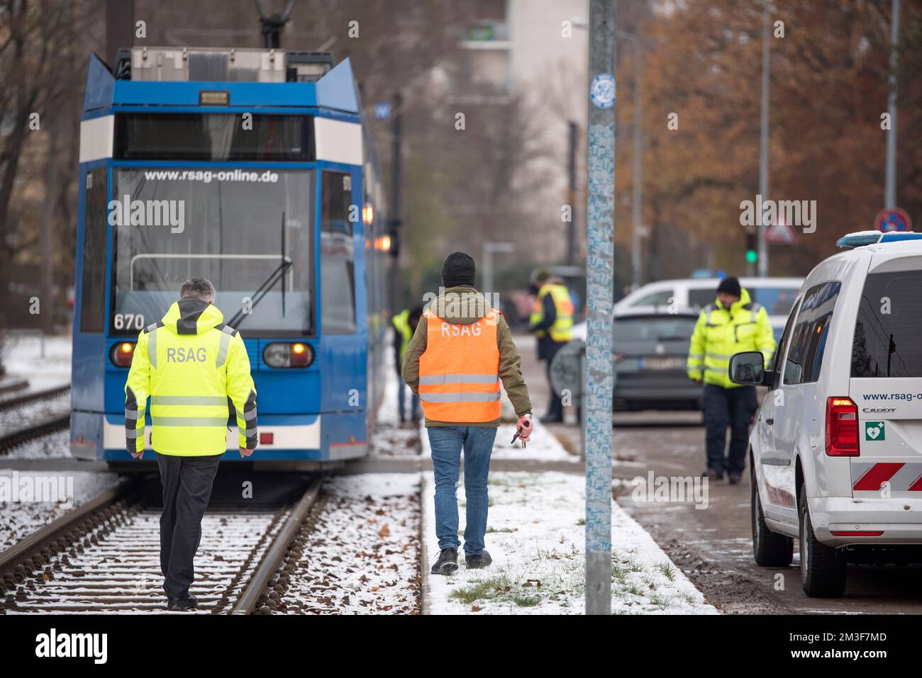 Rostock, Germany. 15th Dec, 2022. DEKRA and RSAG employees investigate