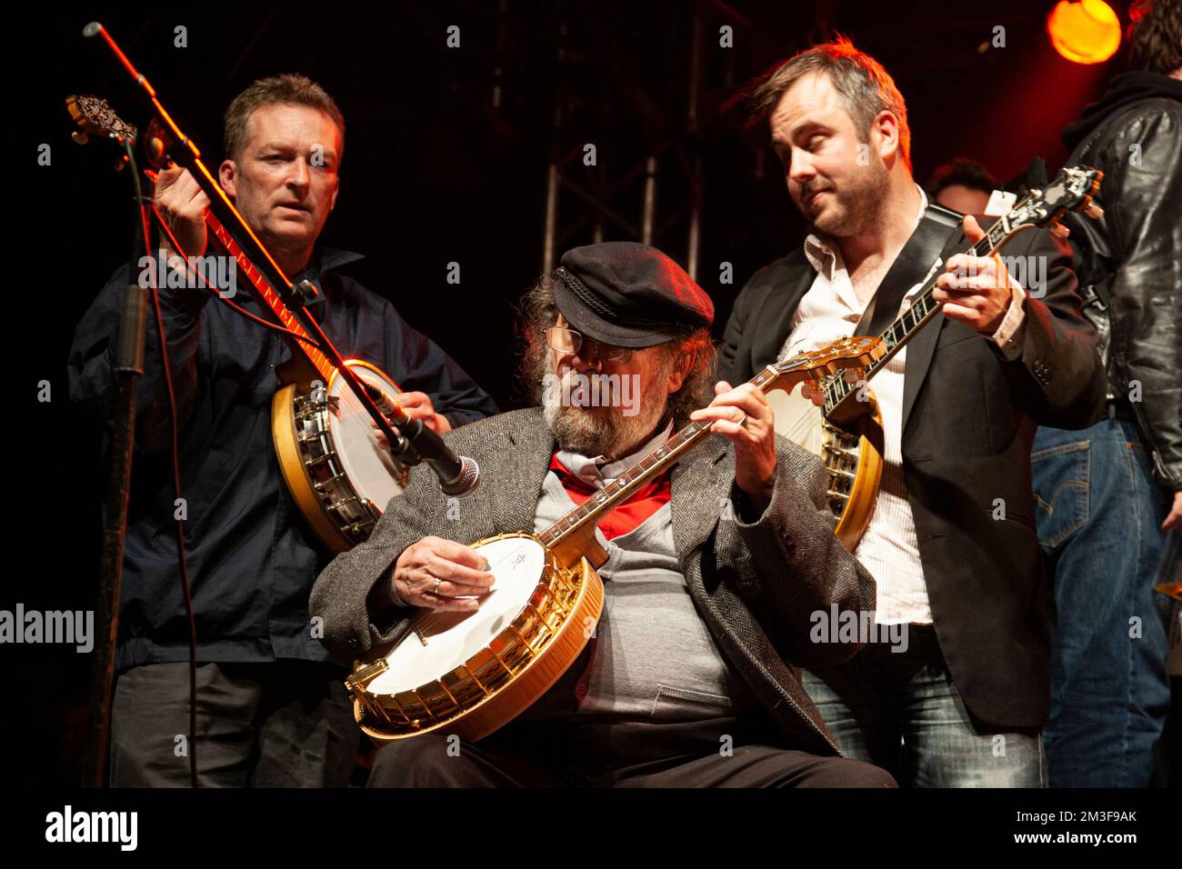 Barney McKenna of The Dubliners onstage Stock Photo Alamy
