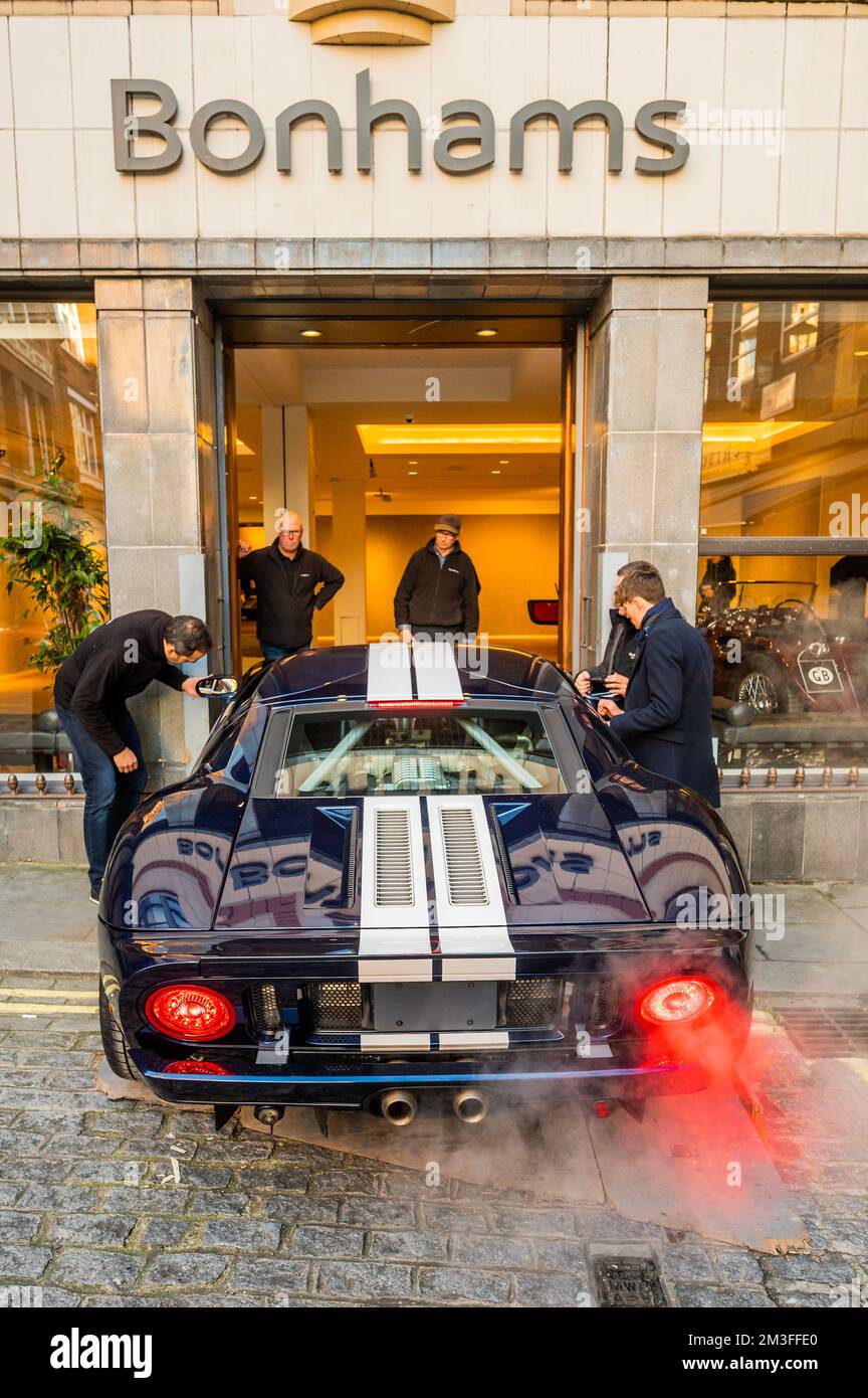 London, UK. 15th Dec, 2022. 2005 Ford GT Coupé, est £200,000 - £250,000 - A preview of the Street Collector Cars sale at Bonhams New Bond Street. The Sale takes place on 16 Dec 2022. Credit: Guy Bell/Alamy Live News Stock Photo