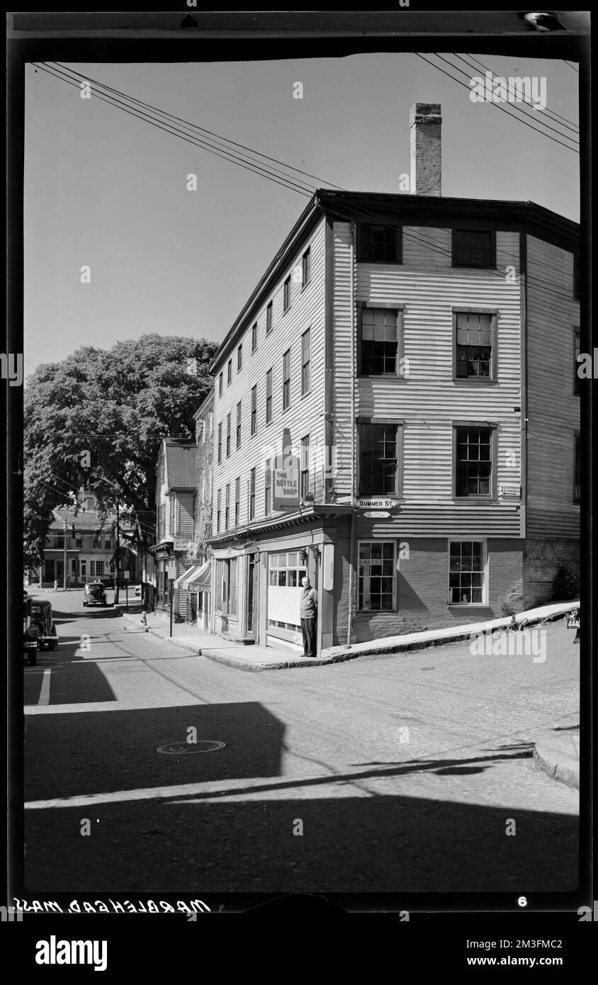 Antique stores Black and White Stock Photos & Images Alamy
