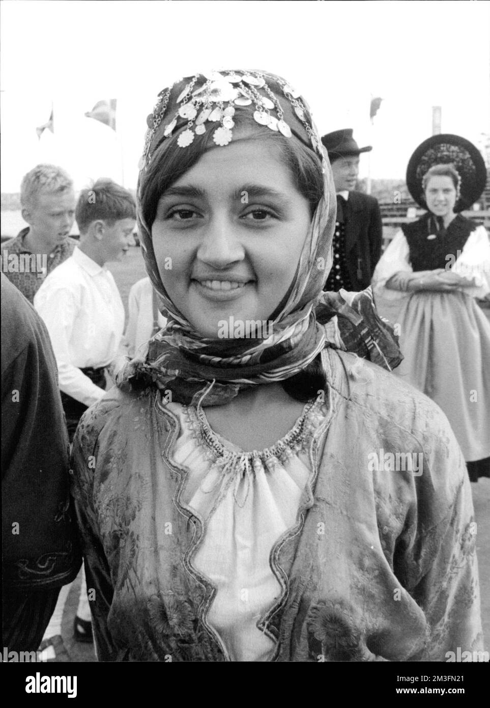 Eine Frau mit Kopftuch - Impressionen von der Europäischen Trachtenwoche  Neustadt Stock Photo - Alamy