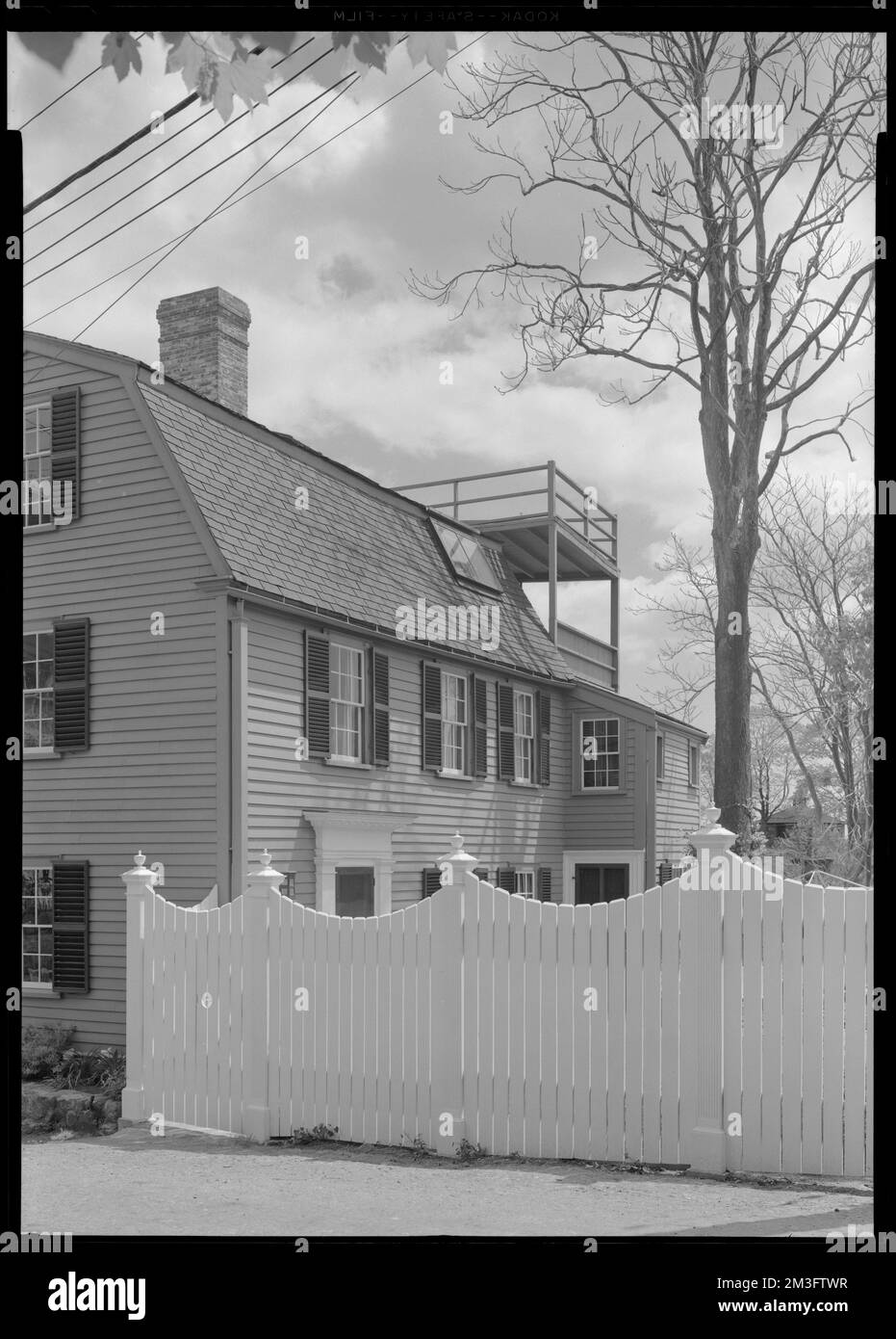 Marblehead, Mass. Lee Street house with skywalk , Architecture