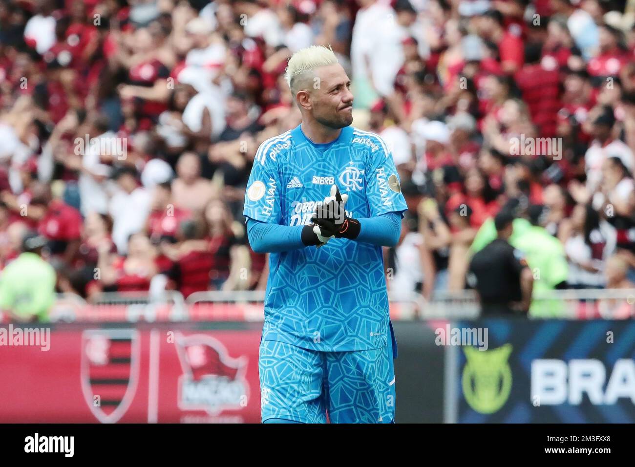 SAO PAULO, BRAZIL - FEBRUARY 25: Head Coach Rogerio Ceni of CR Flamengo  celebrates with Diego Alves and Gabriel Batista the championship ,after a  Brasileirao Serie A 2020 match between Sao Paulo