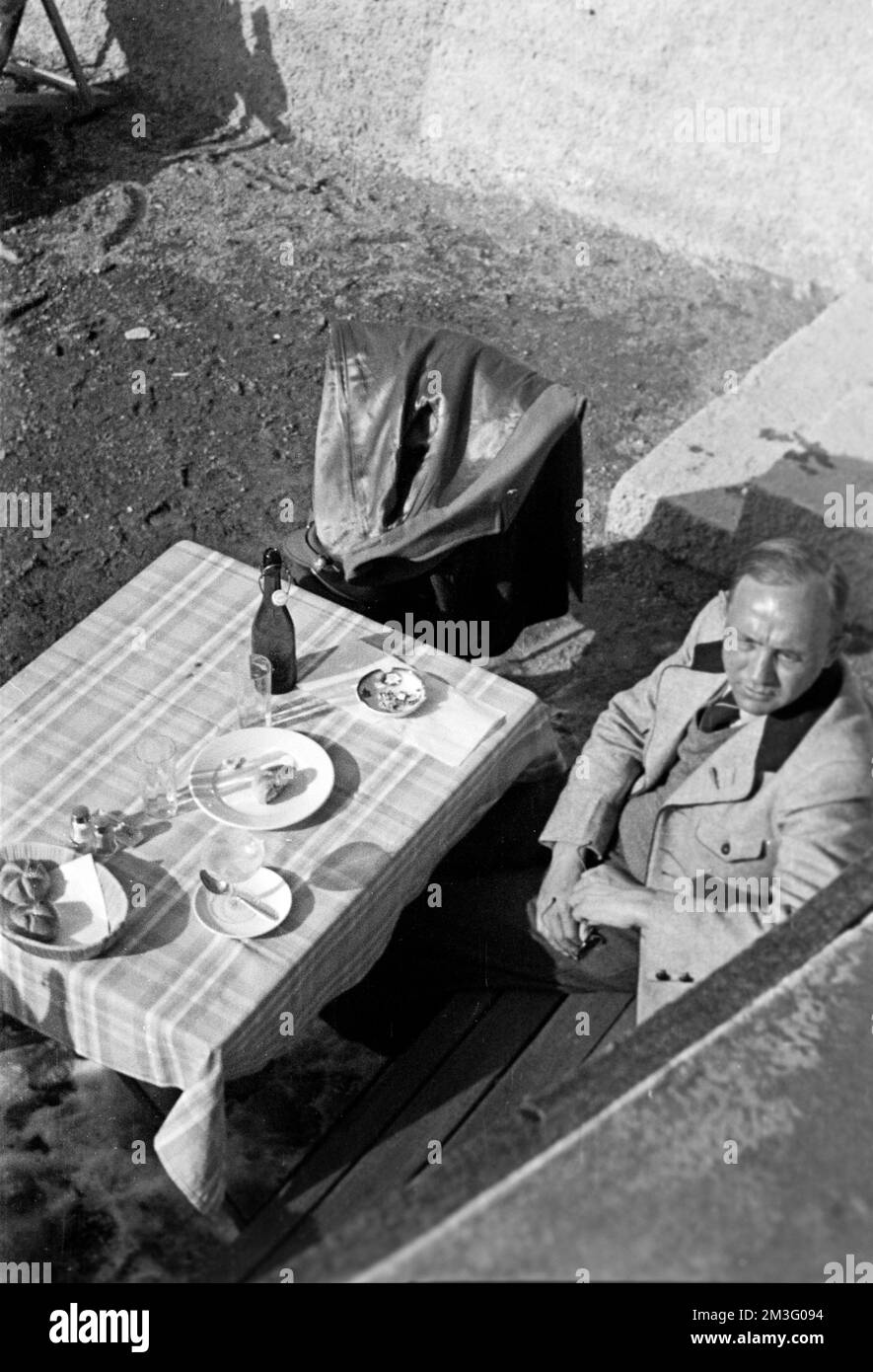 Frühstück in Garmisch-Partenkirchen, 1936. Breakfast in Garmich-Partenkirchen, 1936. Stock Photo