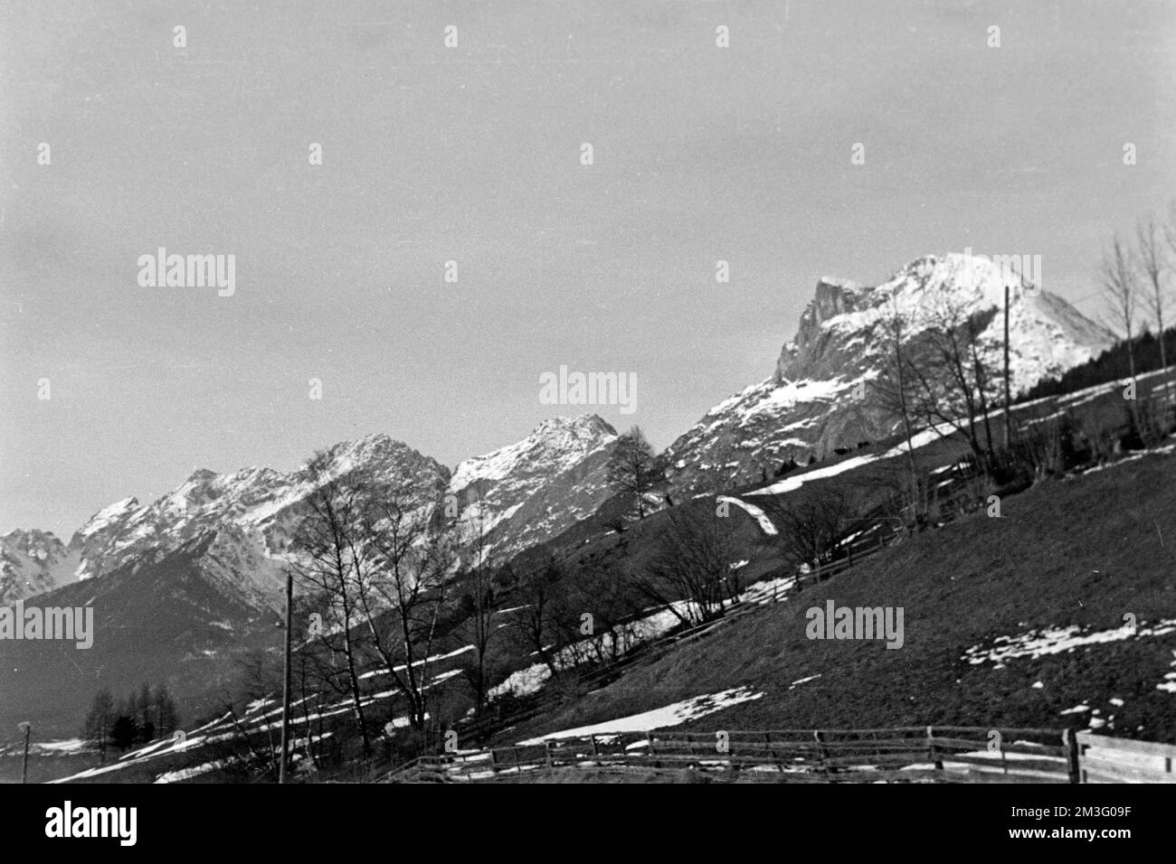 Berglandschaft bei Garmisch-Partenkirchen im Winter 1936. Mountain landscape near Garmisch-Partenkirchen in winter 1936. Stock Photo