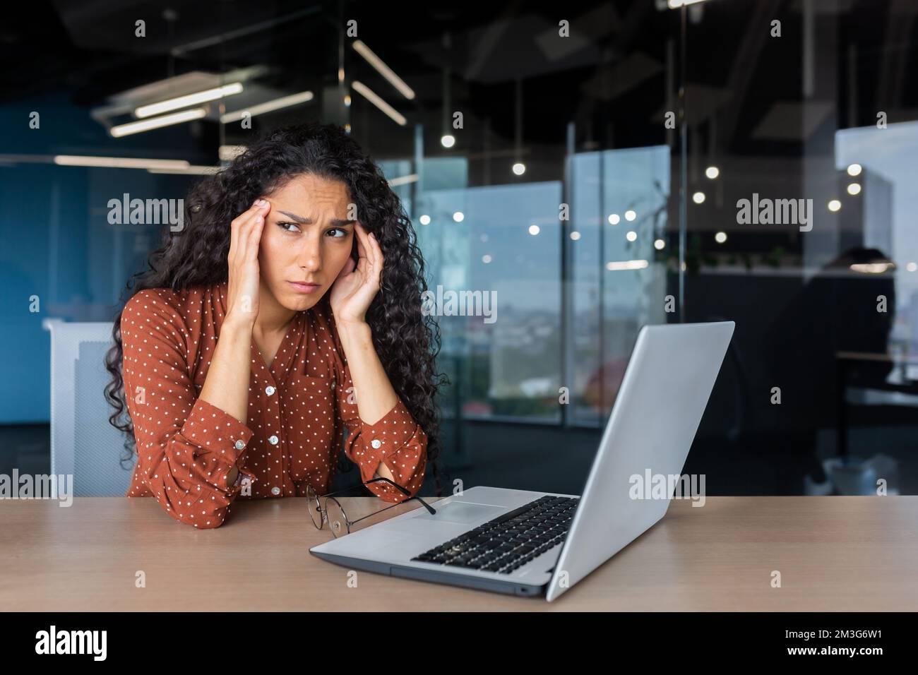 Woman head in hands office desk hi-res stock photography and images - Alamy