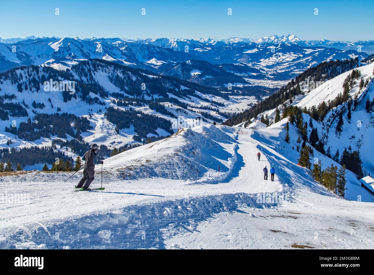 Skiers in the Hochgrat ski area, Oberstaufen, Allgaeu Alps Stock Photo ...