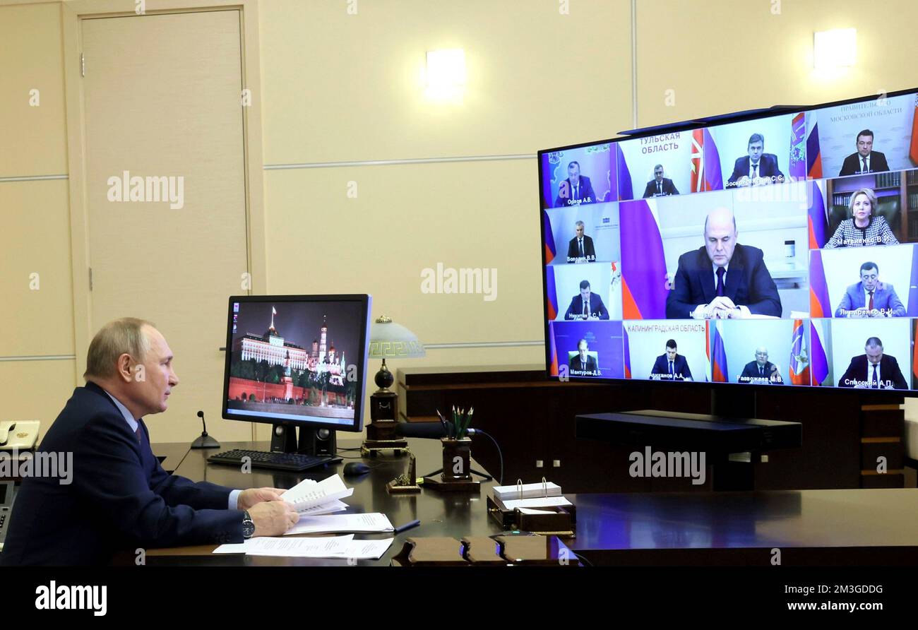 Novo-Ogaryovo, Russia. 15th Dec, 2022. Russian President Vladimir Putin chairs a meeting of the Presidential Council for Strategic Development and National Projects from the official residence of Novo-Ogaryovo, December 15, 2022 in Moscow Oblast, Russia. Credit: Mikhail Metzel/Kremlin Pool/Alamy Live News Stock Photo