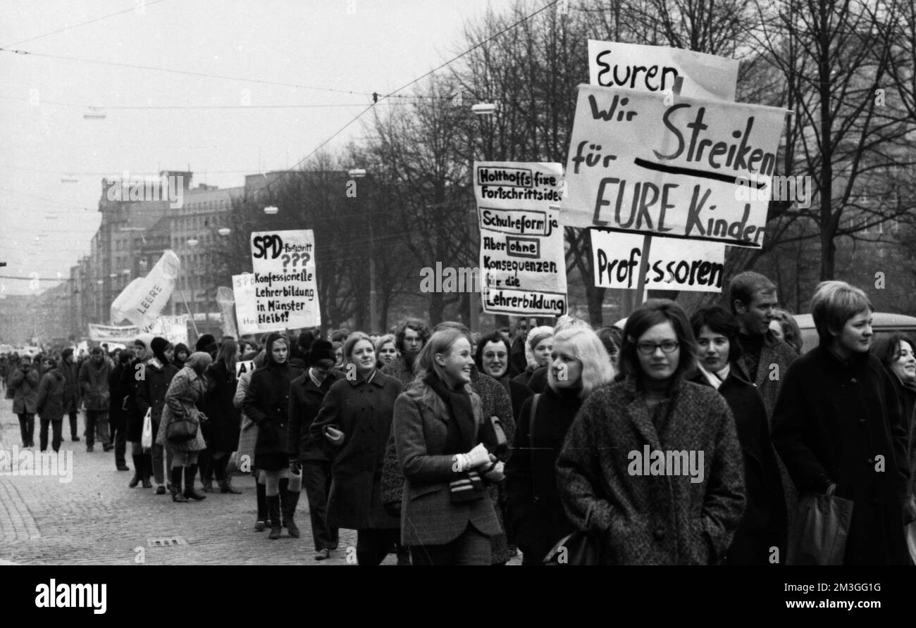 Students at the Paedagogische Hochschule in Dortmund and other universities protested in 1968 against an educational malaise, Germany Stock Photo