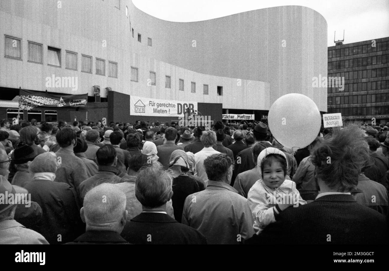 Tenants Rally Tenants rally Black and White Stock Photos & Images - Alamy