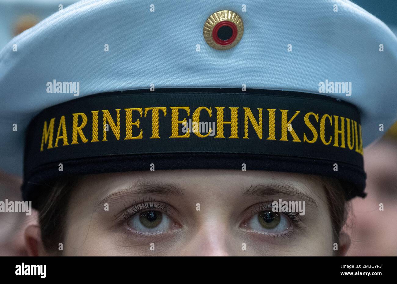 Kramerhof, Germany. 15th Dec, 2022. A Bundeswehr recruit takes part in ...