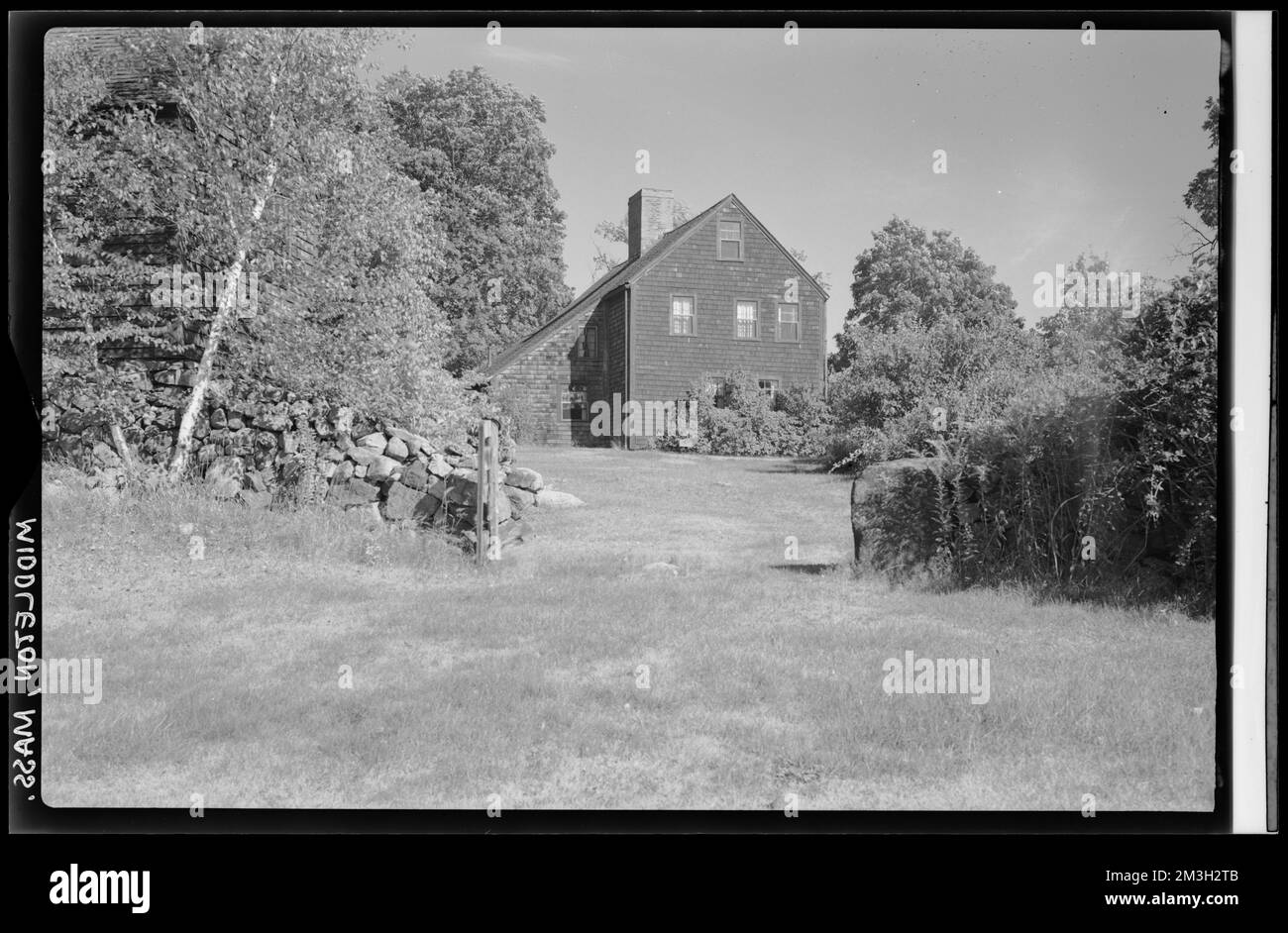 Middleton, house , Architecture, Dwellings, Stone walls, Gates. Samuel Chamberlain Photograph Negatives Collection Stock Photo