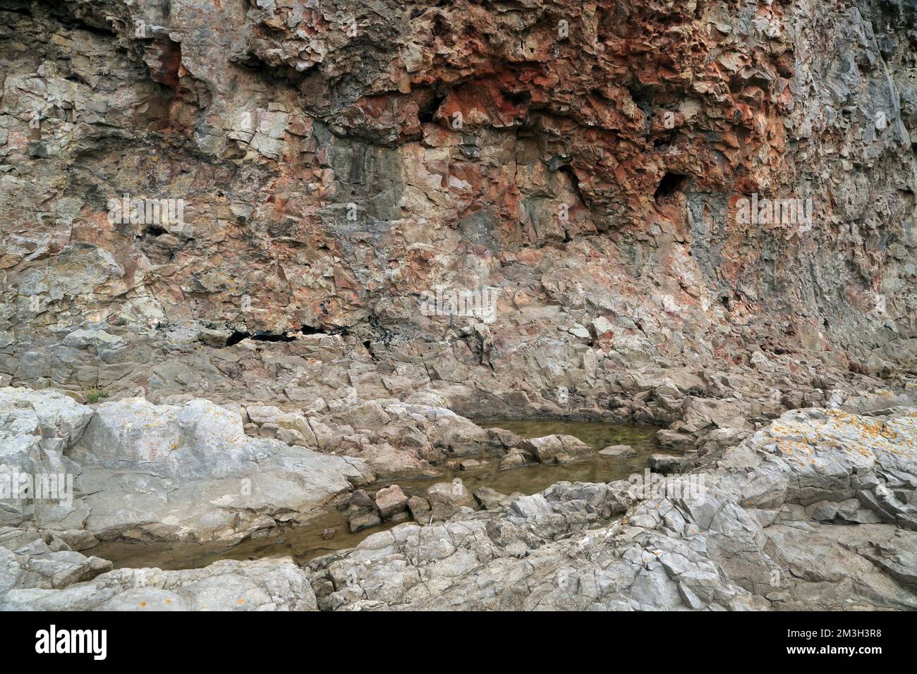 Rock pool and water erosion in rock face at Silverdale Cove, Silverdale ...