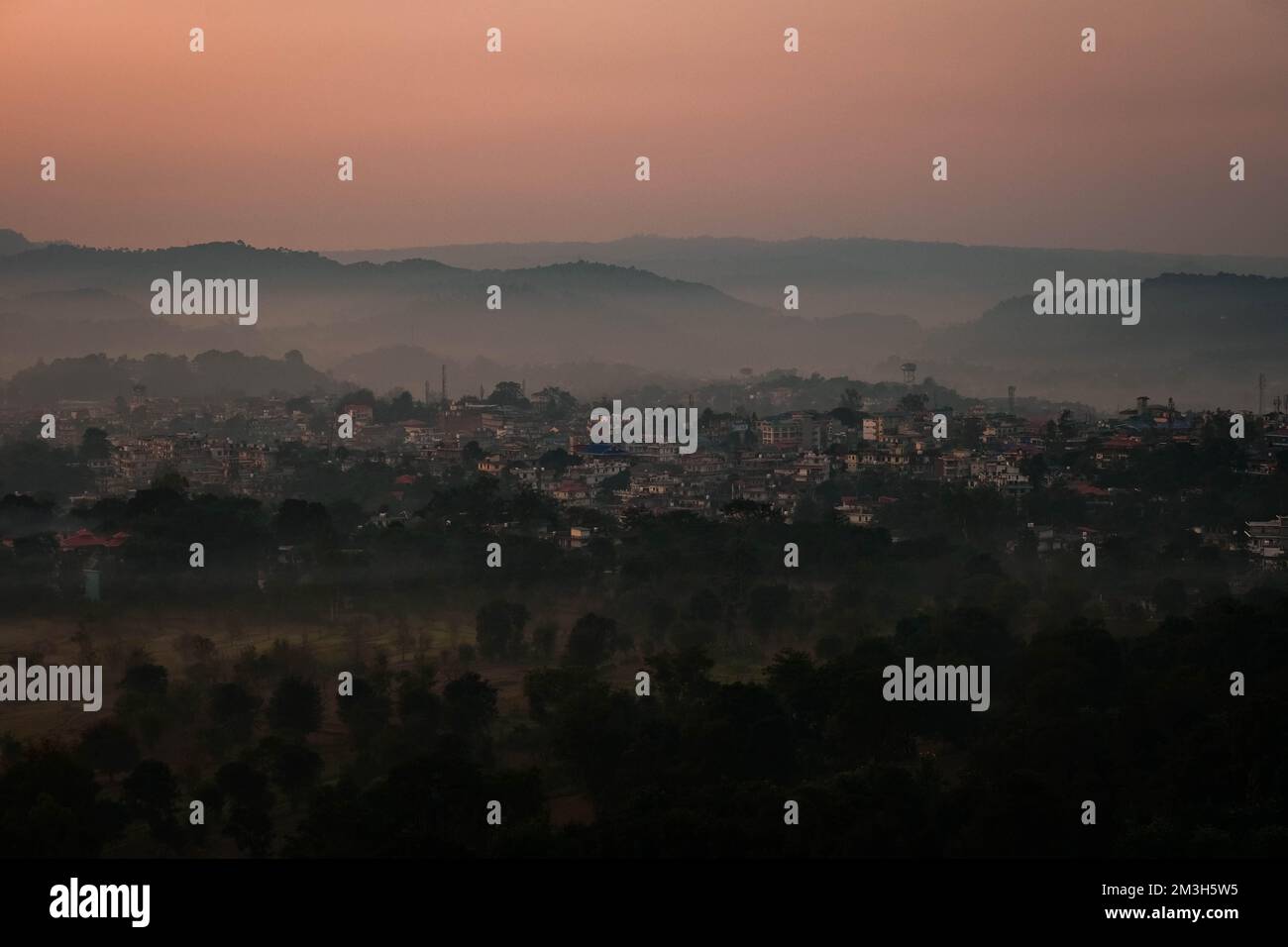 Foggy mountain valley sunrise hi-res stock photography and images - Alamy