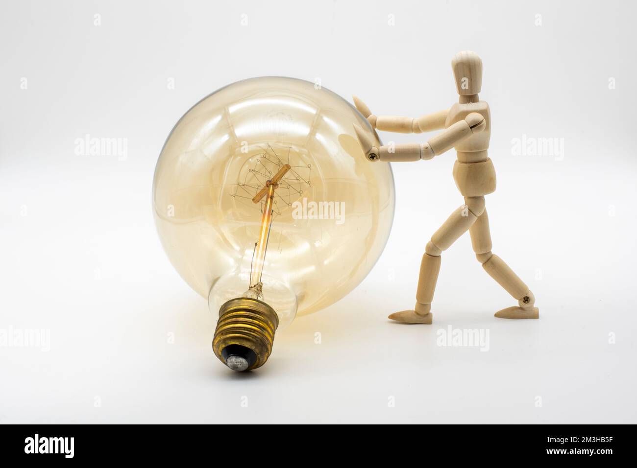 Hombre empujando hi-res stock photography and images - Alamy, image size:1300x956